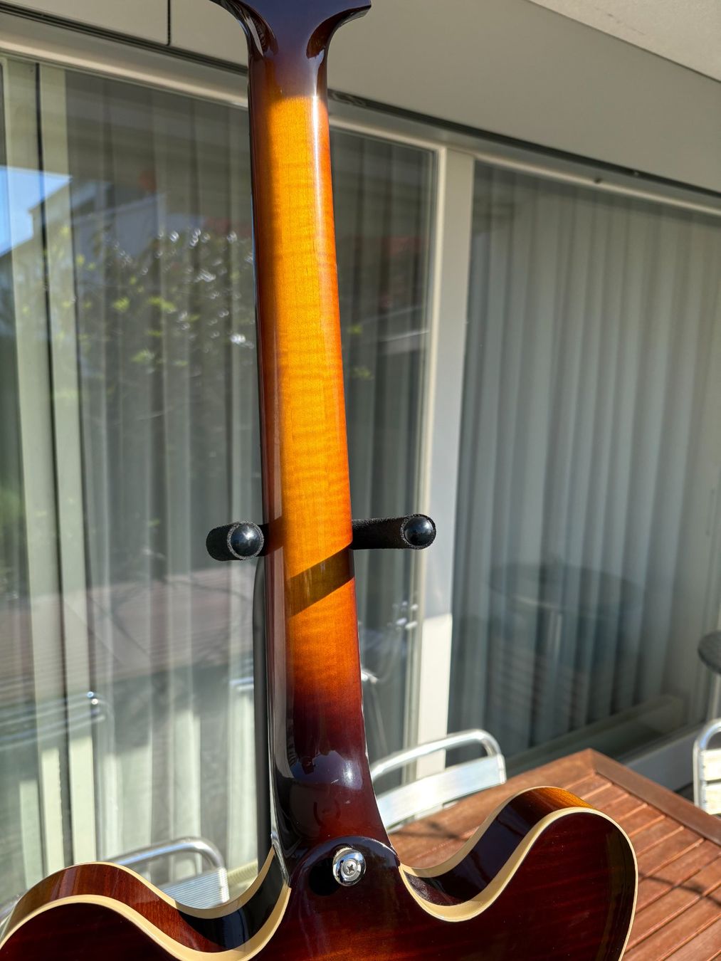 Strumenti musicali: Victor Baker Model 35 2010 Sunburst owned by Ed Cherry – Usato da Obfelden venduto da boletus03 6