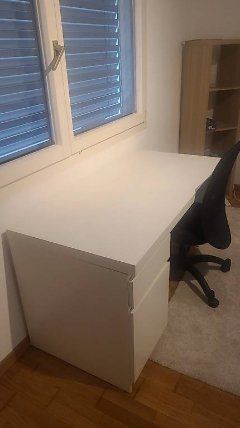 Scrivanie: bureau en bois avec chaise – Usato da Fribourg venduto da chi_c2by 2