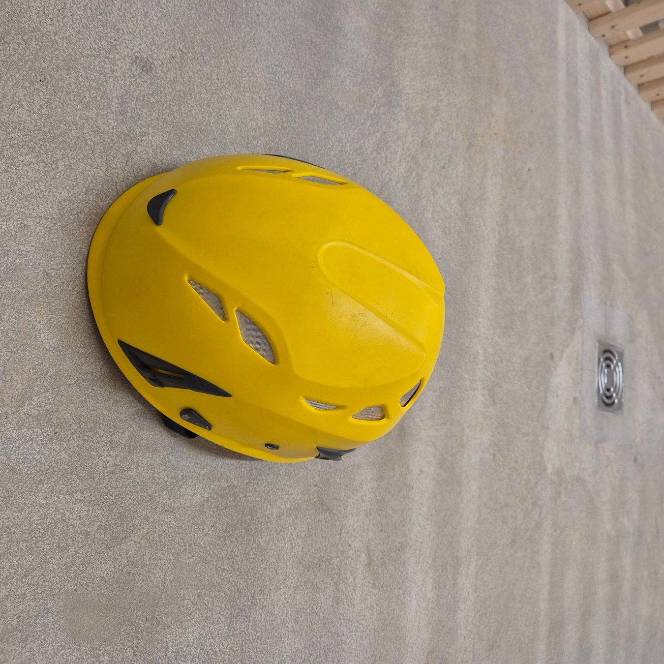 Kask Protezione per viso e udito: KASK PLASMA WORK Arbeitsschutzhelm gelb Grösse 51-63 cm – Usato da Schinznach Bad venduto da Bingi02 1