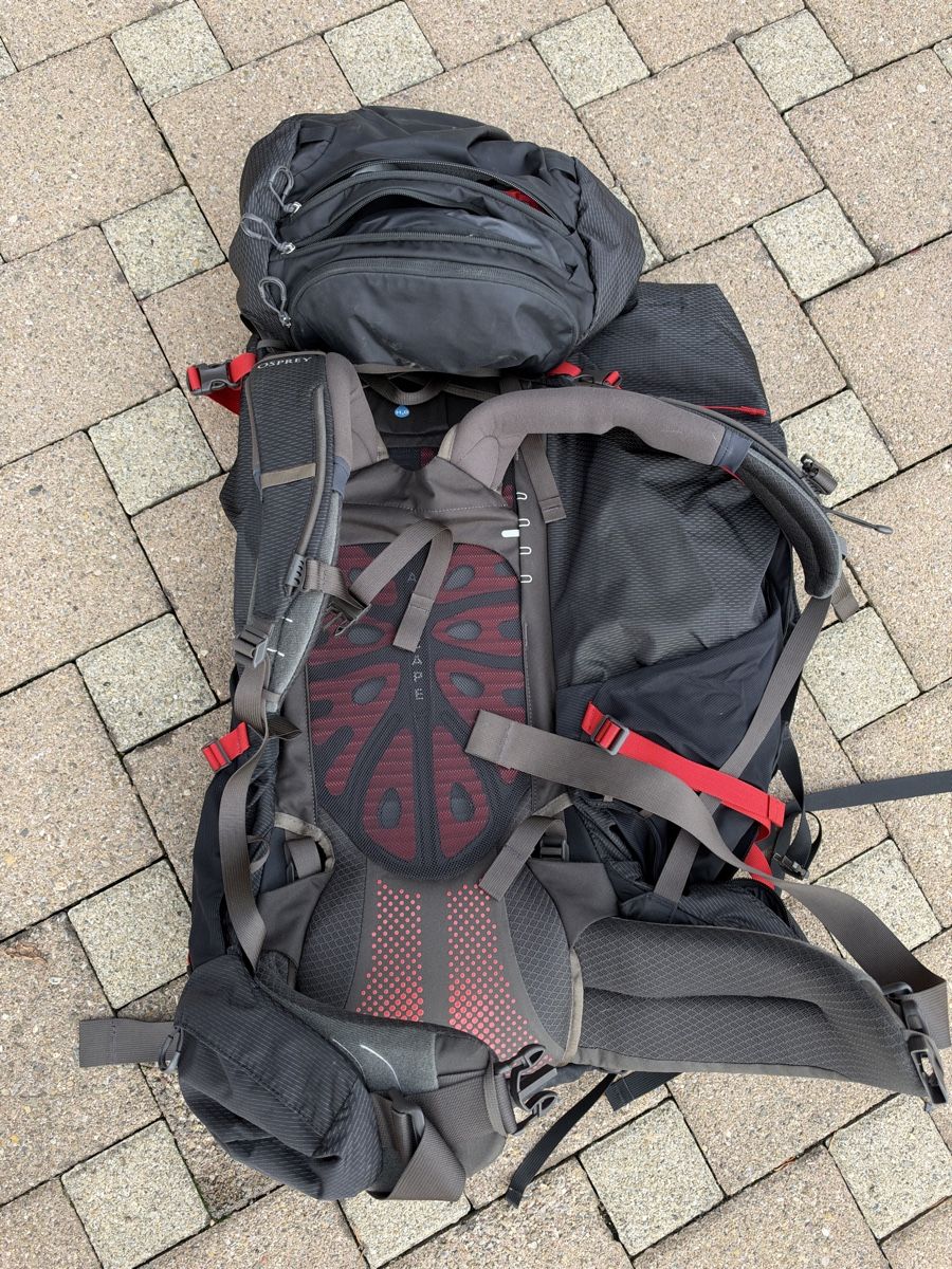 Osprey Sacs à dos: Osprey Aether Plus 100 Trekkingrucksack schwarz – D'occasion à Rothenfluh par S_Has 1