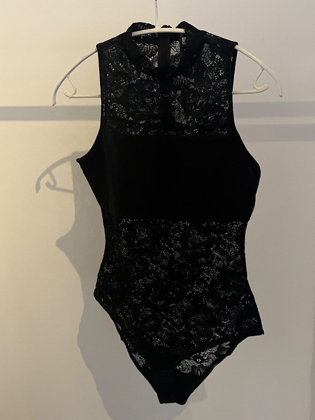 Top: Body en dentelle, noir – Usato da Savagnier venduto da taianab 1