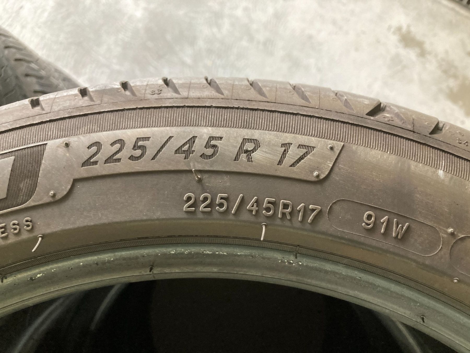 Michelin Pneus & Kompletträder: 225/45R17 Sommerpneu Michelin – Gebraucht aus Cham von WB2223 2