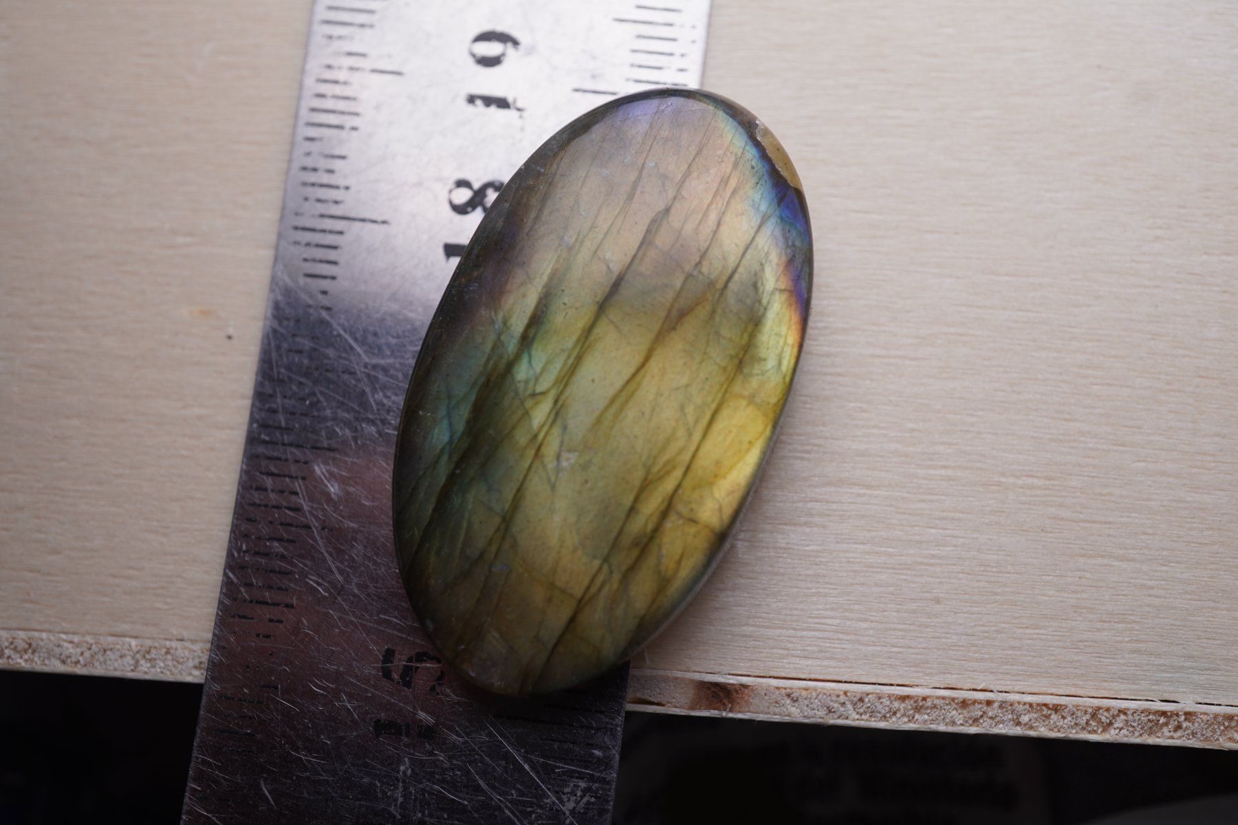 Minerali & Pietre curative: Labradorit  Top  Cabochon 479      Ab 1.- – Nuovo e nell'imballaggio originale da Eschenbach SG venduto da topstone