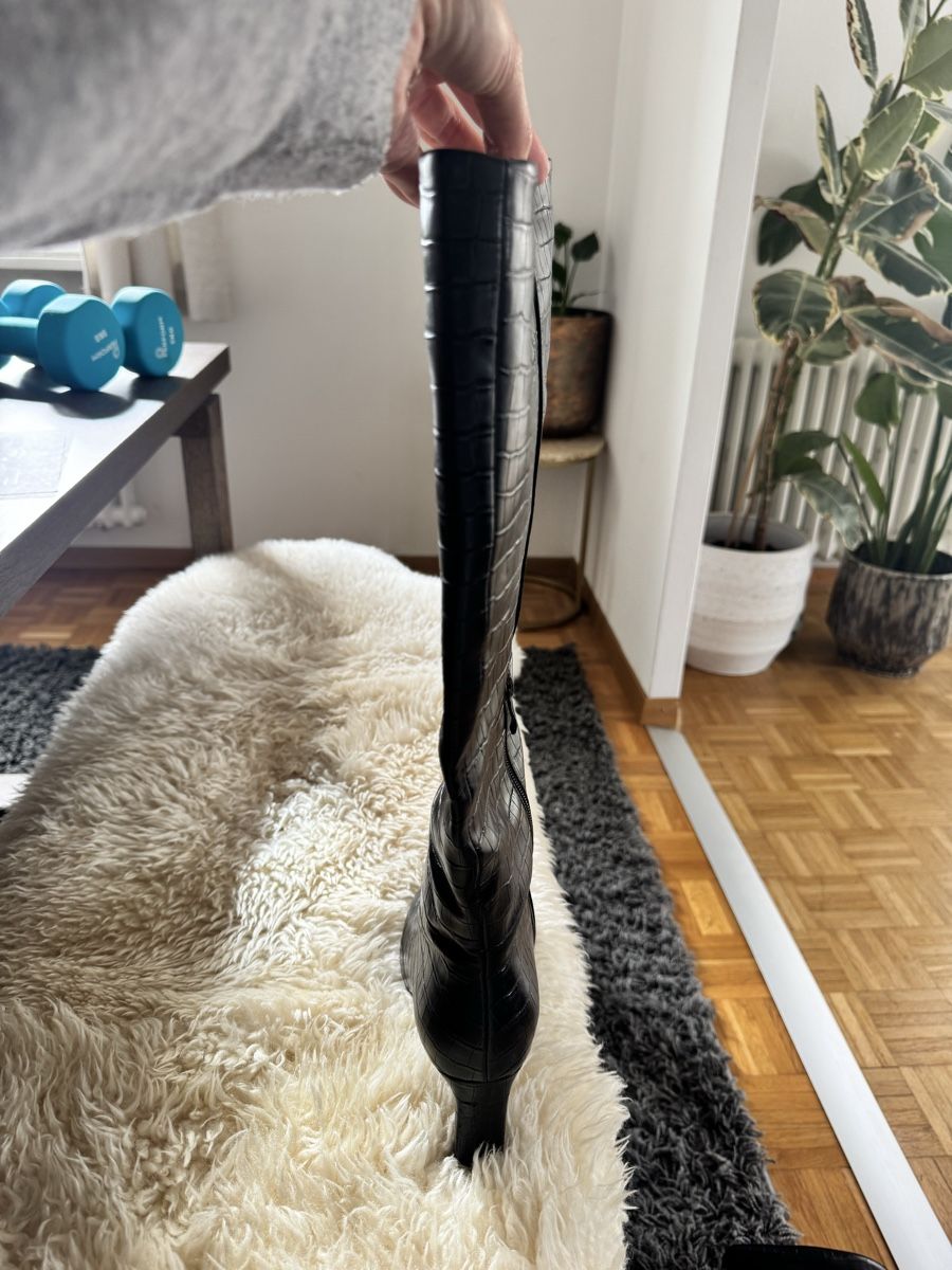 Chaussures femmes: Black Knee-High Boots with Crocodile Pattern Size 39 – D'occasion à Baar par sal_g57c 2