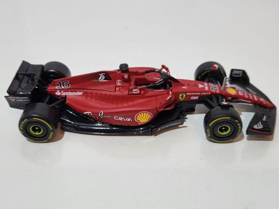 Bburago Modellautos: Formel 1          Redbull und Ferrari    1/43 – Neu (gemäss Beschreibung) aus Bottenwil von Toyscout 7