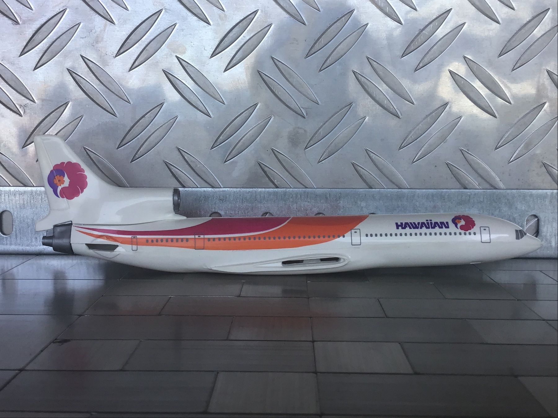 Modellbausätze & Standmodelle: WOOSTER WORLD  AIRLINES – Gebraucht aus Männedorf von Spezial-Modelle