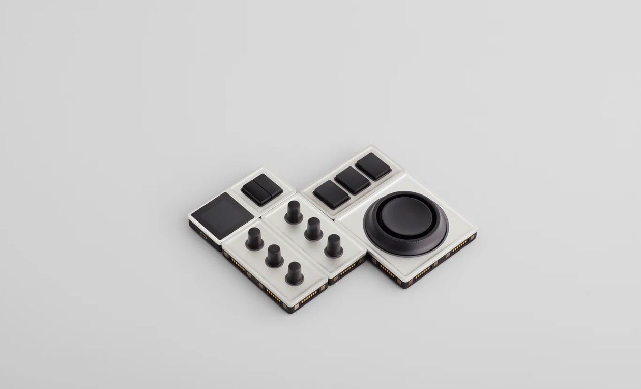 Platines de mixage: Monogram Creative Console Studio pour photo editing – D'occasion à Genève par pie79 1