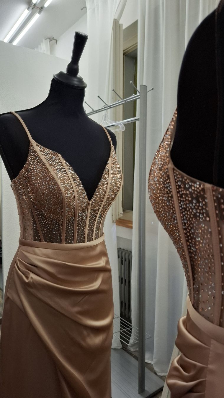 Vestiti: Abendkleid Gold  – Nuovo (secondo la descrizione) da Uster venduto da VMT. 6