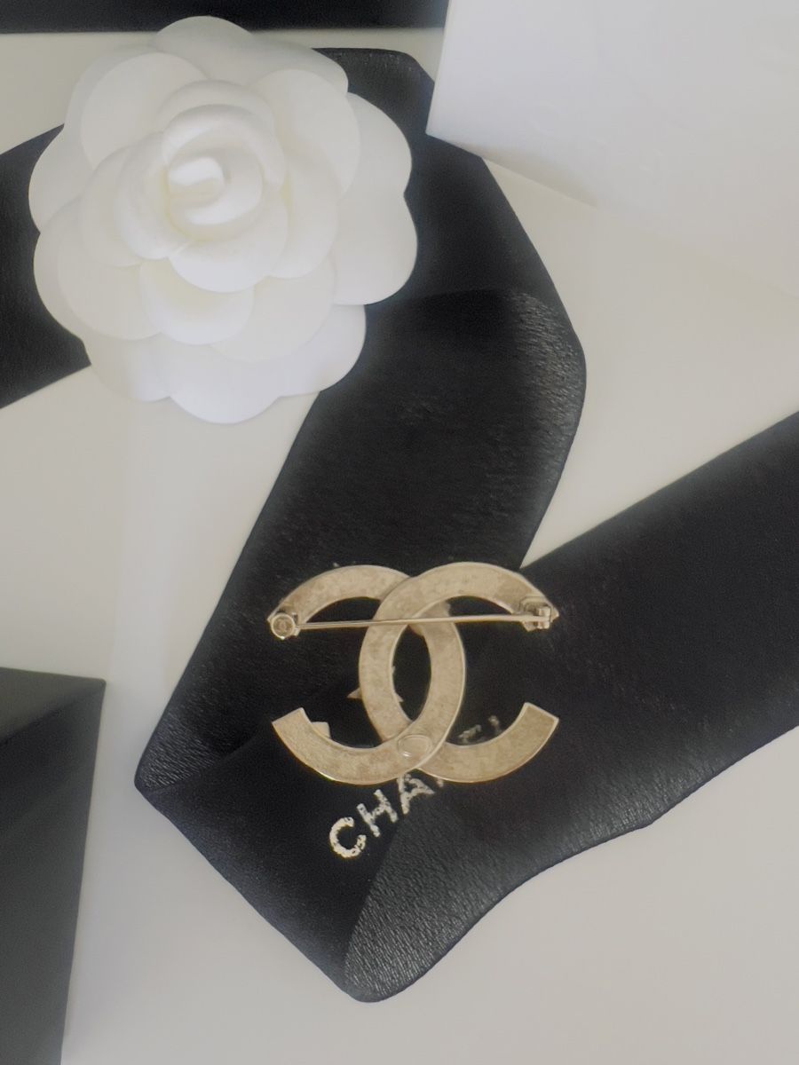 Chanel Spille & Fermagli: Chanel Brosche Original – Nuovo (secondo la descrizione) da Zürich venduto da VicParis5 4