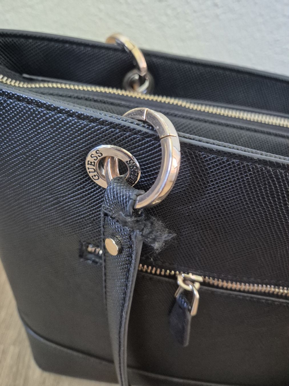 Guess Borse da donna: Guess Handtasche schwarz – Usato da Oberriet SG venduto da bae_2kbx 2