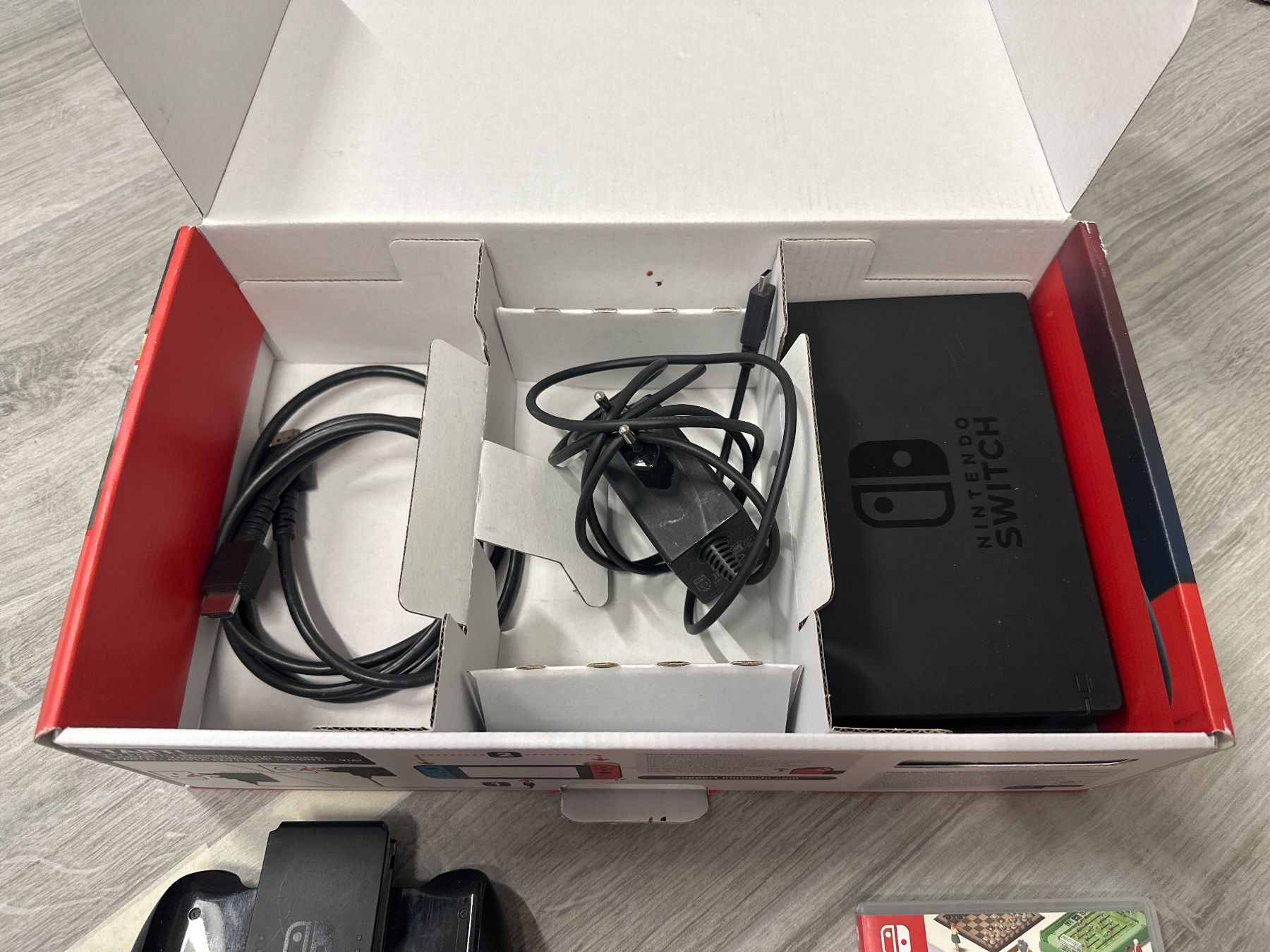 Nintendo Consoles: Nintendo Switch + 1 jeu – D'occasion à Martigny par  1