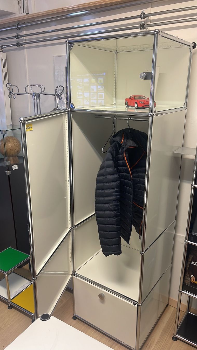 Garderobe: Praxis Vitrine oder Garderobe weiss Lieferung gratis – Gebraucht aus Thun von Thuno6 3