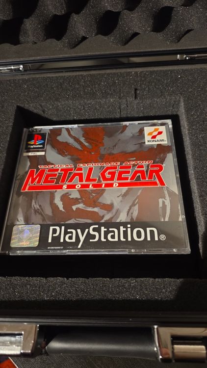Metal Gear Solid - Play Station PS4 Lightbar Sticker Adesivo Bianco