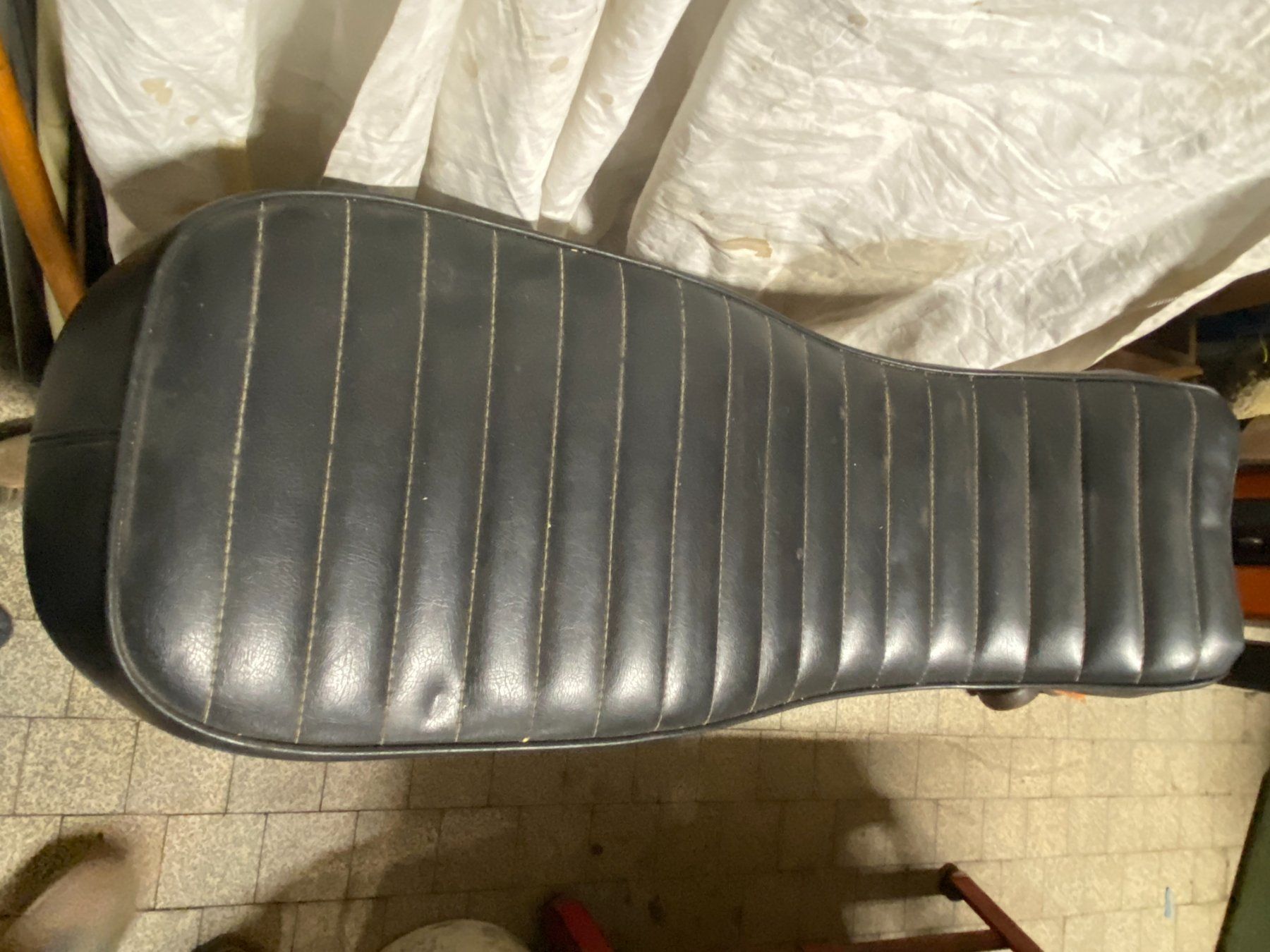 Moto Guzzi Tutti i ricambio per moto: selle Moto Guzzi 850/1000 – Usato da Meinier venduto da tomdom65