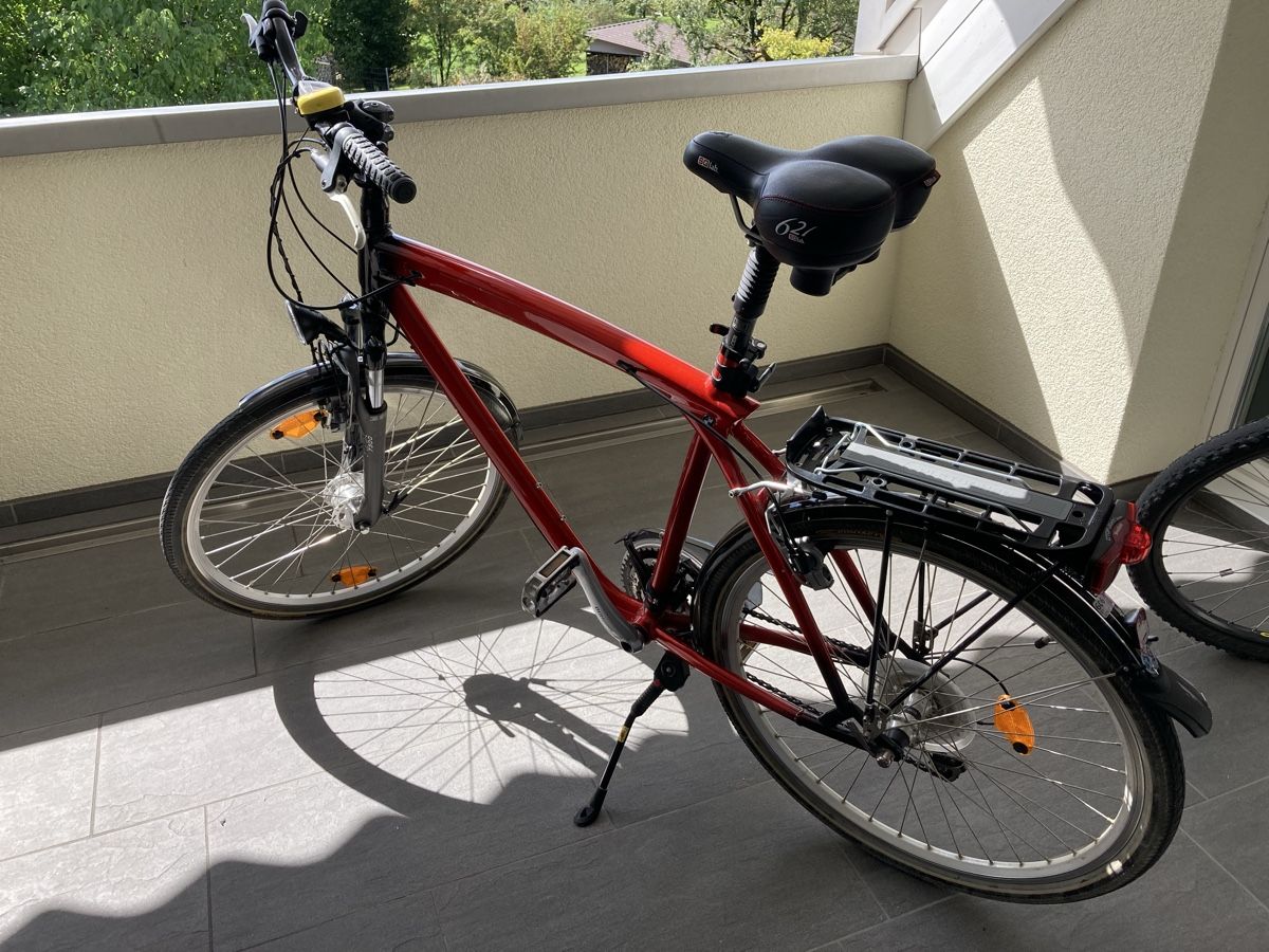 BMW Velos: Original BMW Velo - Rot mit Körbchen – Gebraucht aus Pfäffikon ZH von 8perleamsee10