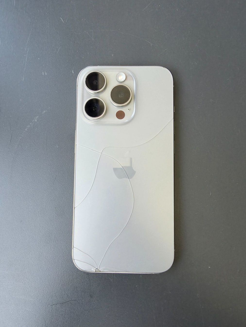 Apple Telefoni cellulari / Smartphones: iPhone 15 Pro 128GB Titan – Usato da Interlaken venduto da SamuelKulendran 5