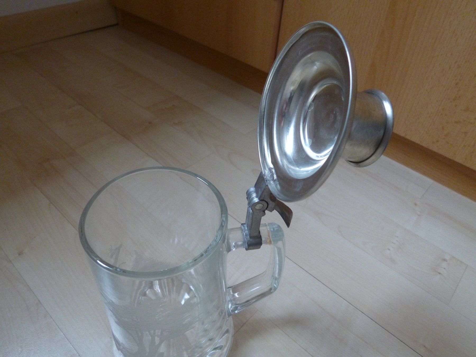 Bicchieri: Bierkrug mit Metall (oder zinn ?) Deckel – Usato da Dättlikon venduto da Mamakuga 3