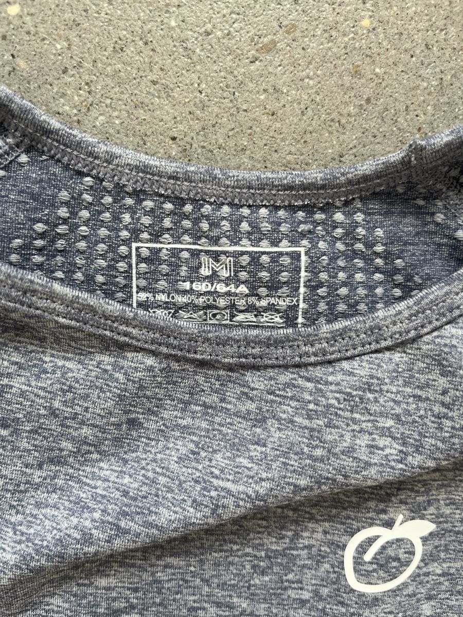 T-Shirts: Graues Sportoberteil mit langen Ärmeln, Grösse M – Gebraucht aus Dottikon von kat_jk9m 1