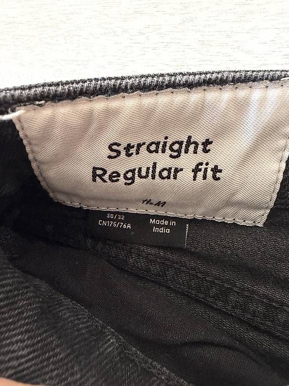 Jeans: Jean noir H&M  taille 30/32  coupe straight / regular – Usato da Lausanne venduto da ila_pz5z 1