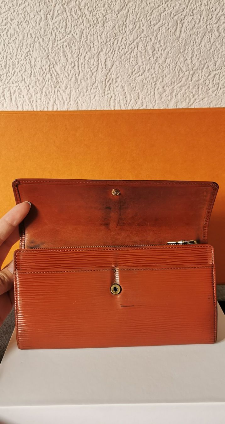 Louis Vuitton Portamonete: LV Epi Sara 2 Cards Wallet – Usato da Morges venduto da B.Nipawan 2