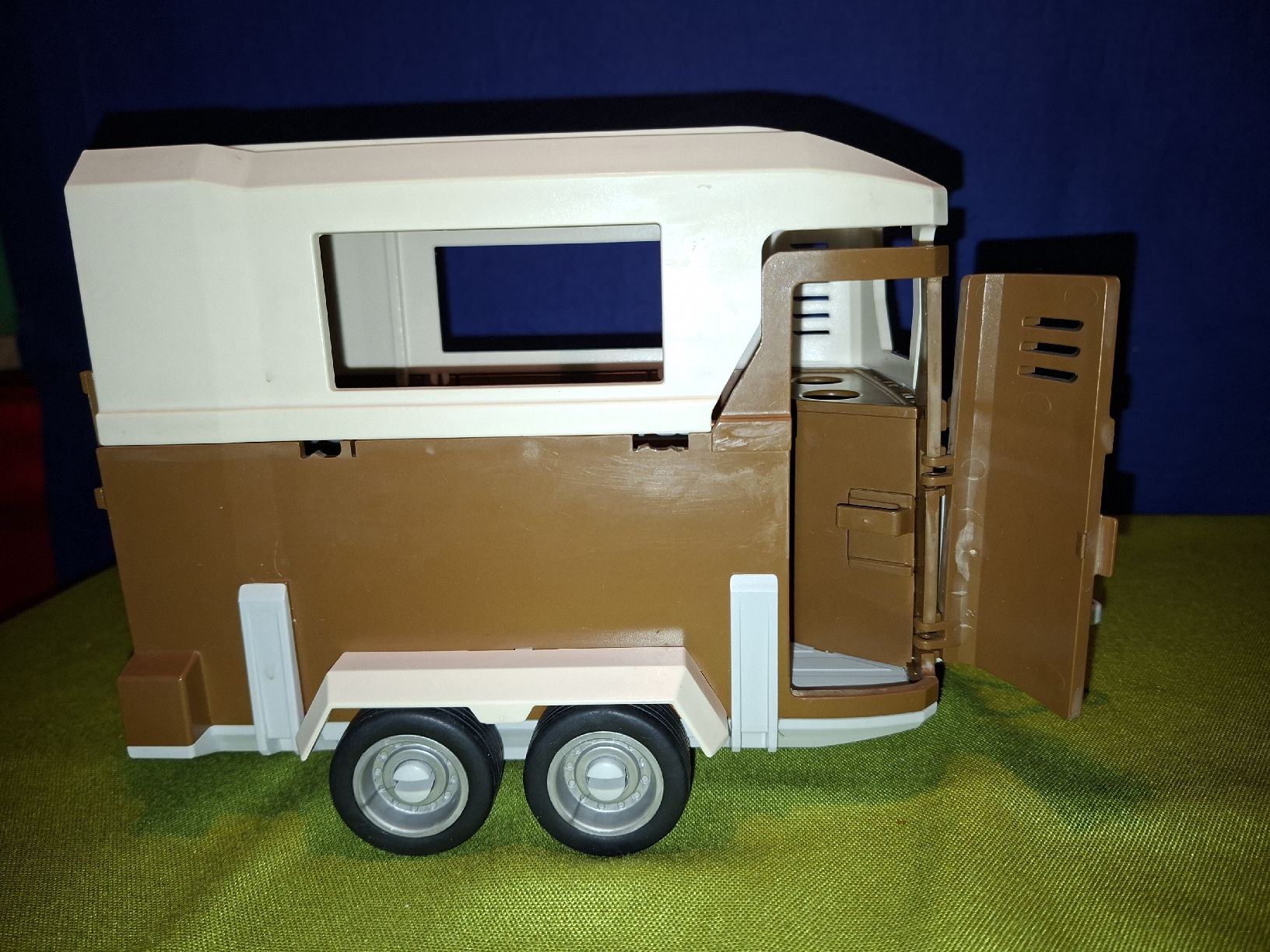 Schleich Spielzeuge: Schleich Holzstall,Pferdeanhänger H106 – Gebraucht aus Aarberg von Fink010 6