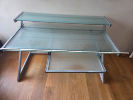 Schreibtisch mit Glasplatte