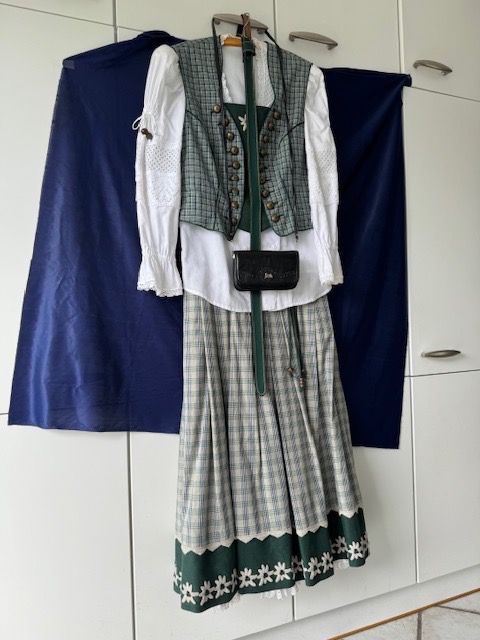 Lots de vêtements: Echtes Dirndl Marke "Helene Strasser" – D'occasion à Bürglen TG par Ventus999