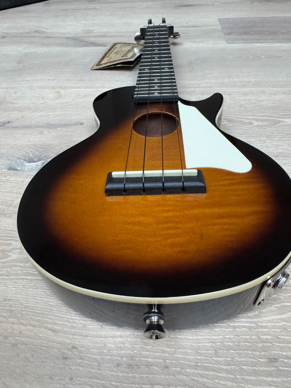 Instruments de musique: Epiphone Ukulele – D'occasion à Oberiberg par pedl3 1