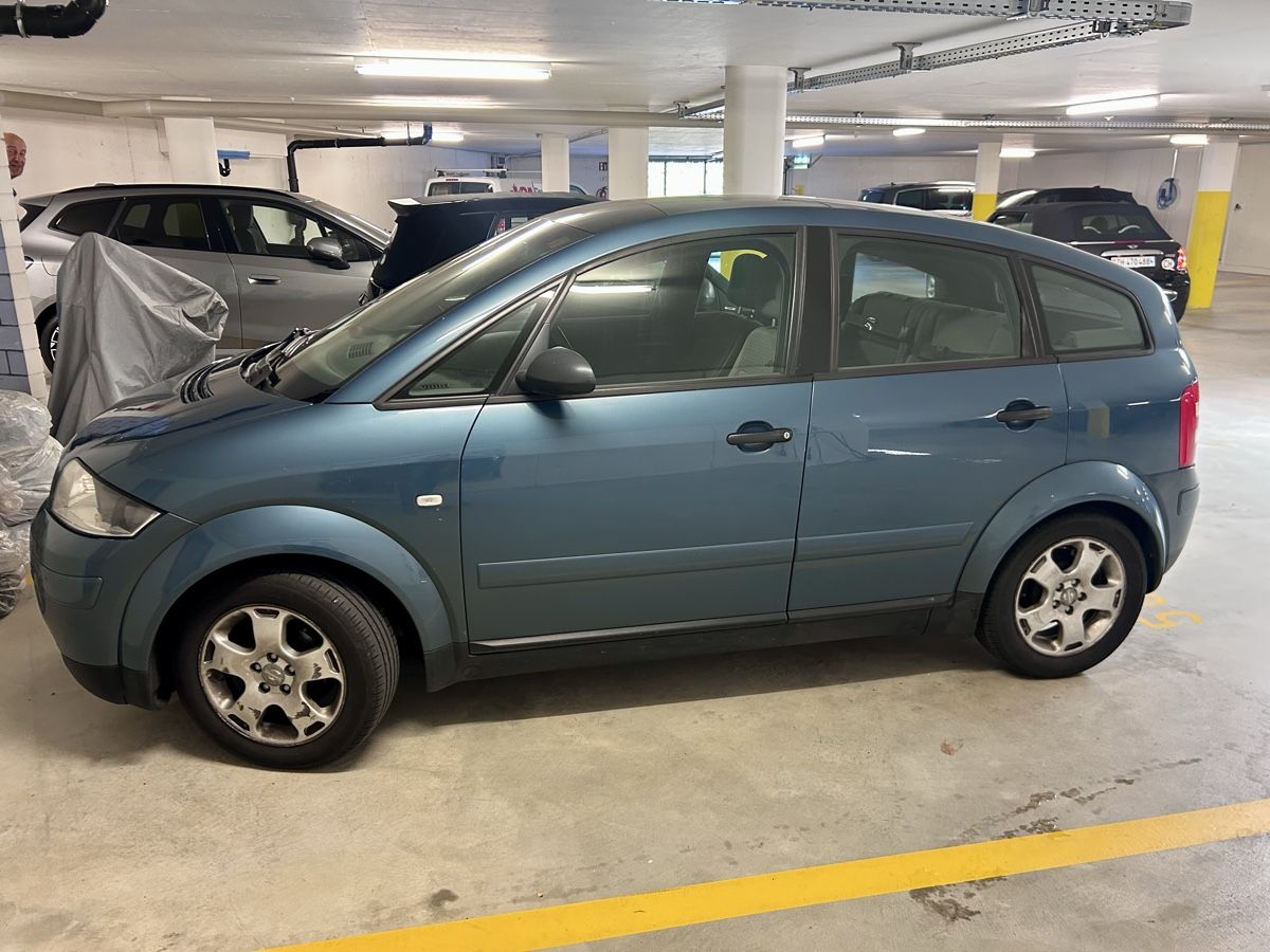 Audi Autos: Audi A2 Limousine blau 1.4 ab 1.- Sfr. – Defekt aus Zürich von Binoemli 2