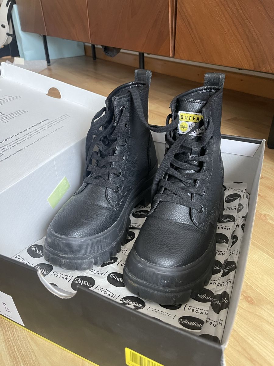 Buffalo Damenschuhe: Buffalo ASPHA - Plateaustiefelette - black – Neu (gemäss Beschreibung) aus Bern von zoe_g6g6