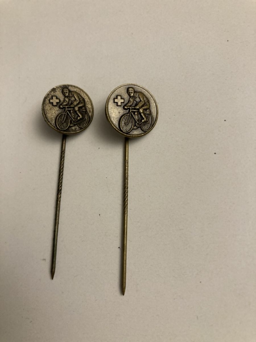 Spille & Fermagli: 2x Vintage Anstecknadel Schweizer  Velofahrer – Usato da Winterthur venduto da silen