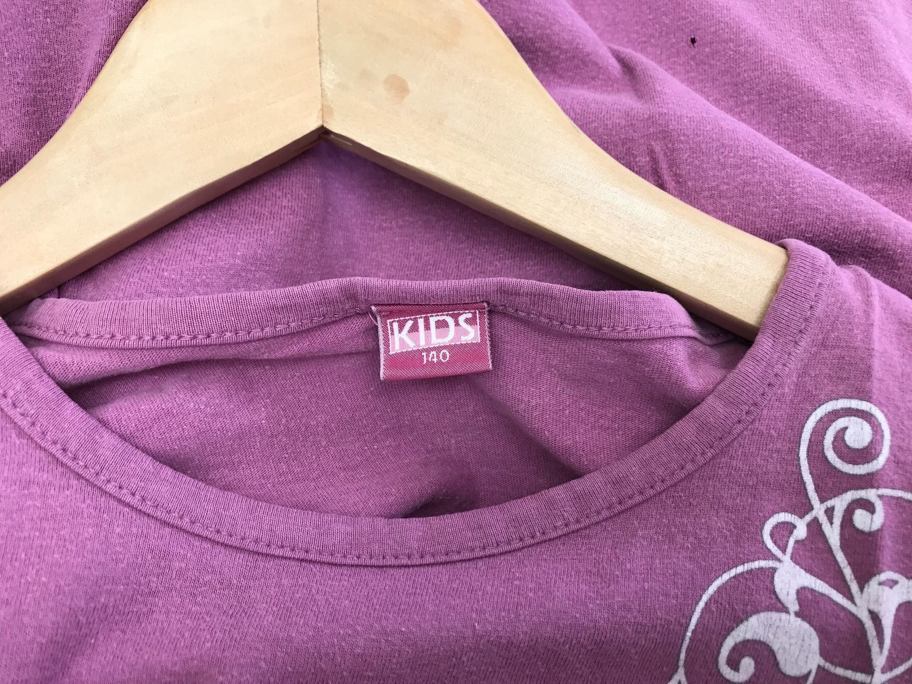 Camicette, T-shirt & Top: Tshirt langarm lila Gr.140 – Usato da Wädenswil venduto da JJ15 1