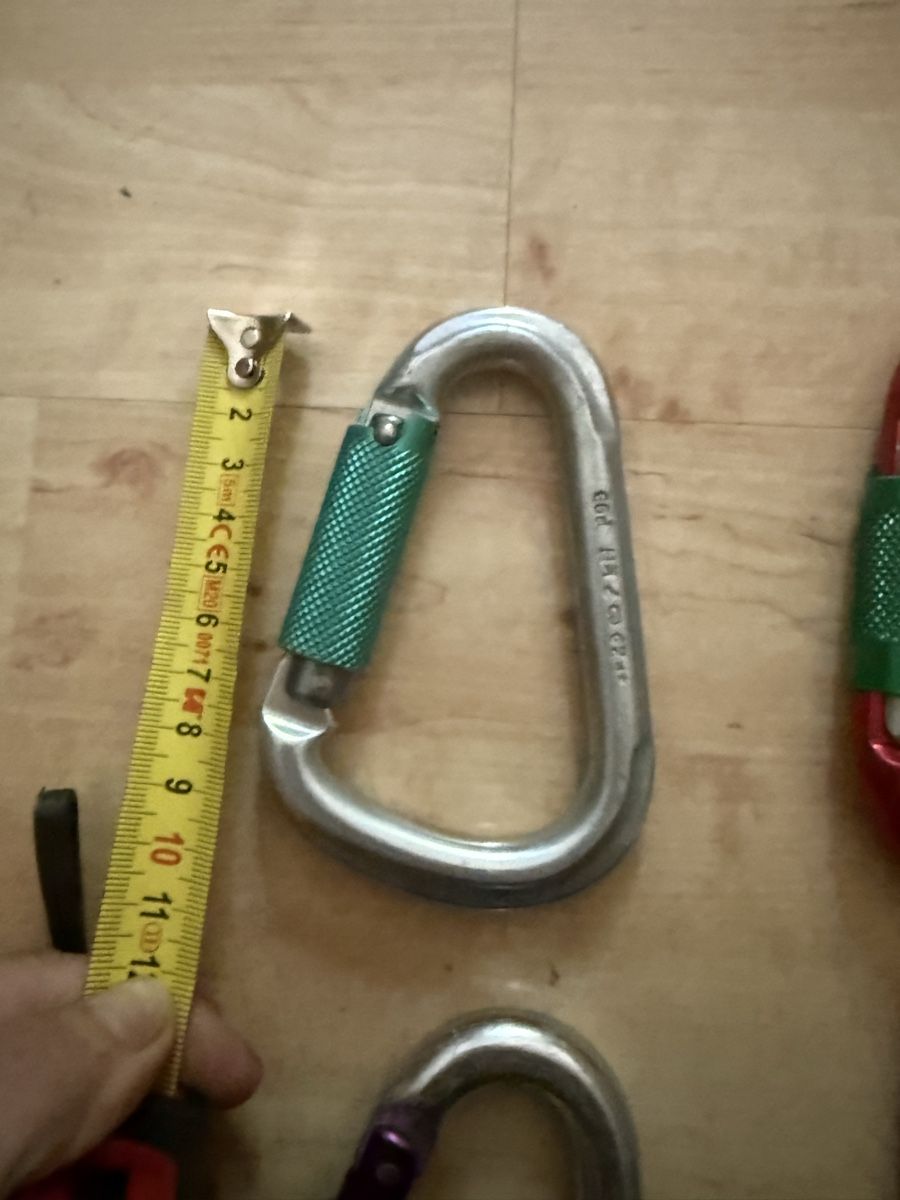 Kletterausrüstungen: 5 Kletterkarabiner mit Schraubverschluss – Gebraucht aus Zürich von Vma_reuse 1
