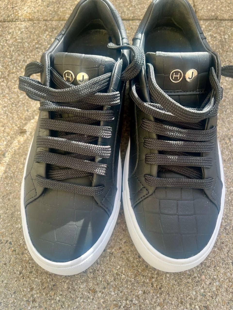 Scarpe da donna: Hide&Jack Damenturnschuhe grösse 37, schwarz – Nuovo (secondo la descrizione) da Luzern venduto da kunstundmehr