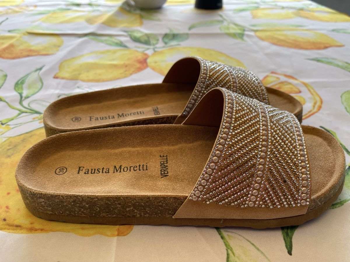 Chaussures femmes: Slipper Fausta Moretti Grösse 39 Strass besetzt neu – D'occasion à Oensingen par August1955 1