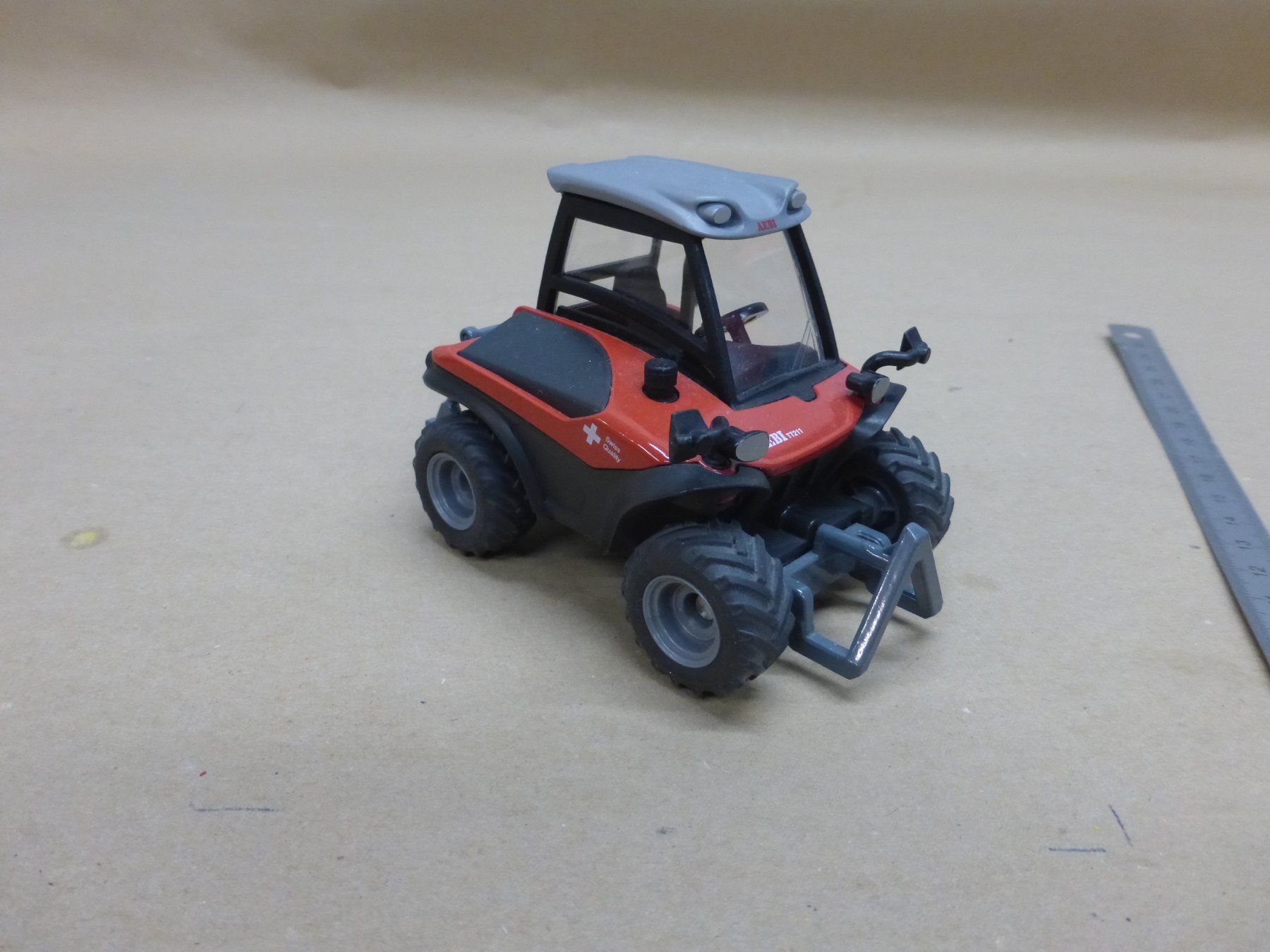 Siku Kit di modellismo & Modellini statici: Aebi TT211 Modelltraktor rot – Usato da Gempen venduto da Smokie72 1