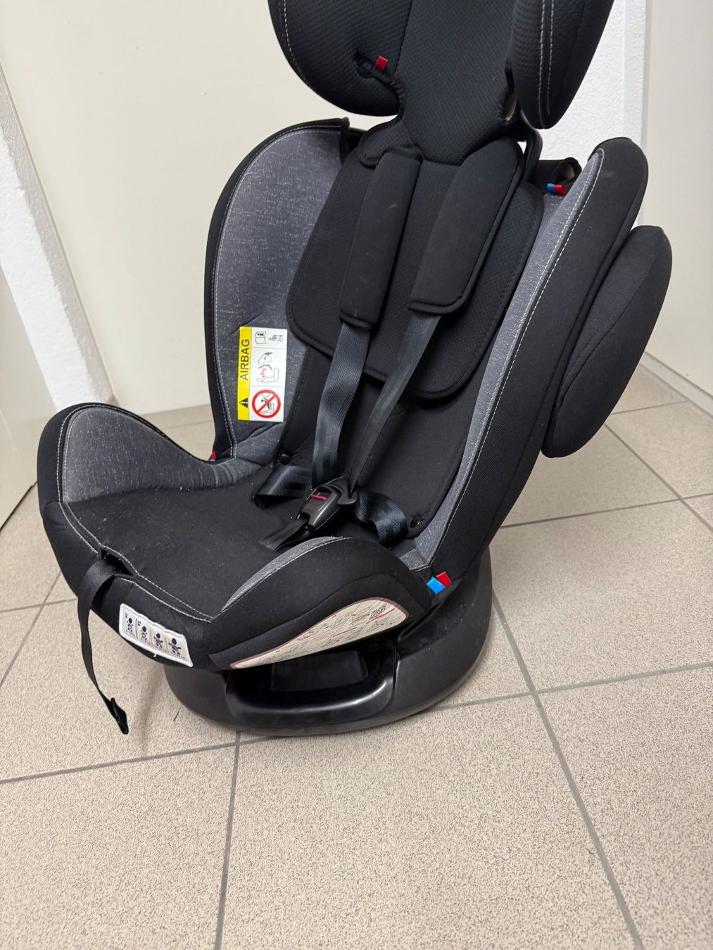 Chicco Seggiolini per auto: Chicco Kinderautositz in schwarz bis 36Kg – Usato da Wettingen venduto da bar7