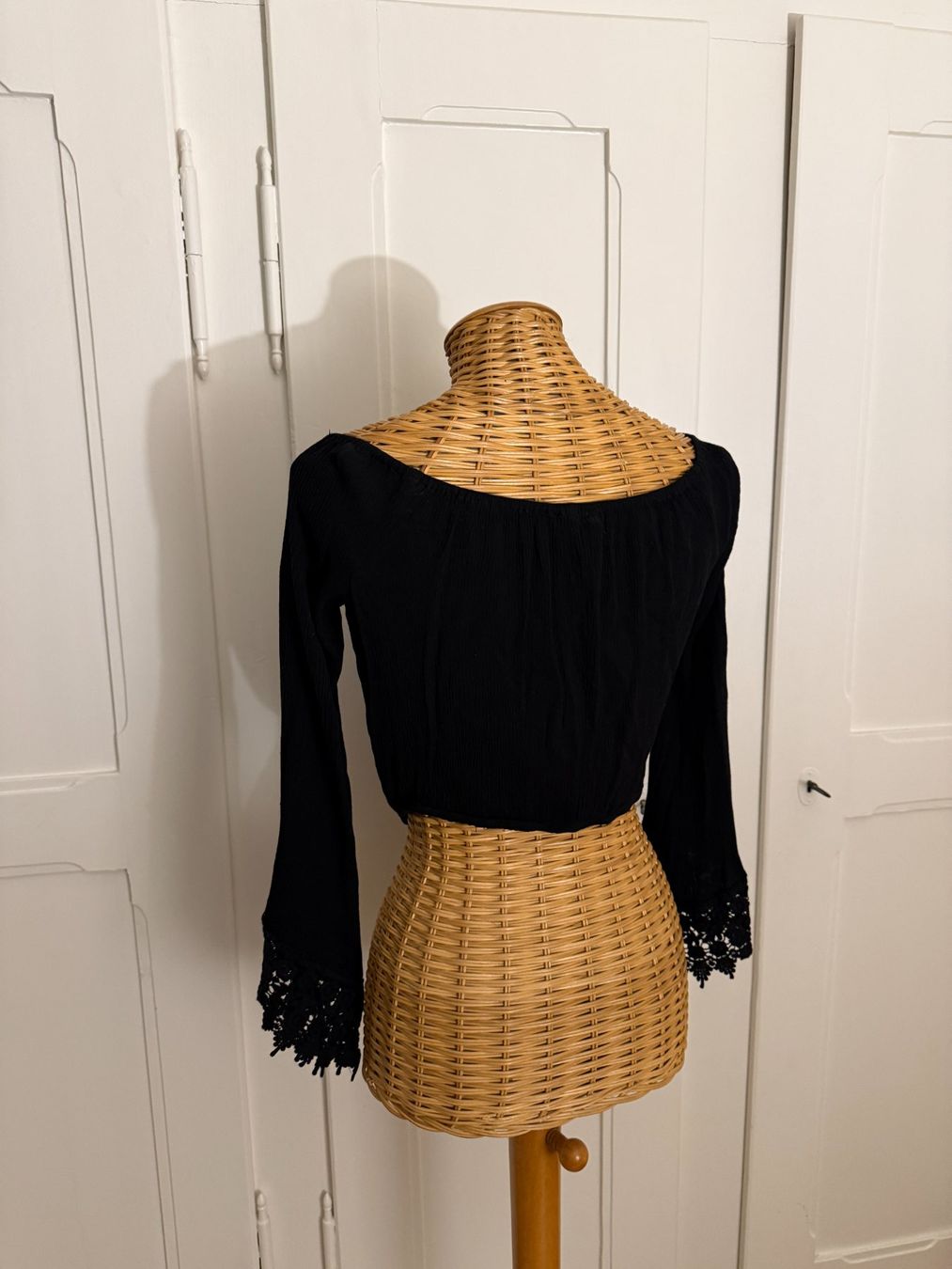 Blusen: FOREVER 21 - cropped Blusenshirt schwarz S – Gebraucht aus Zürich von Diazaio 2