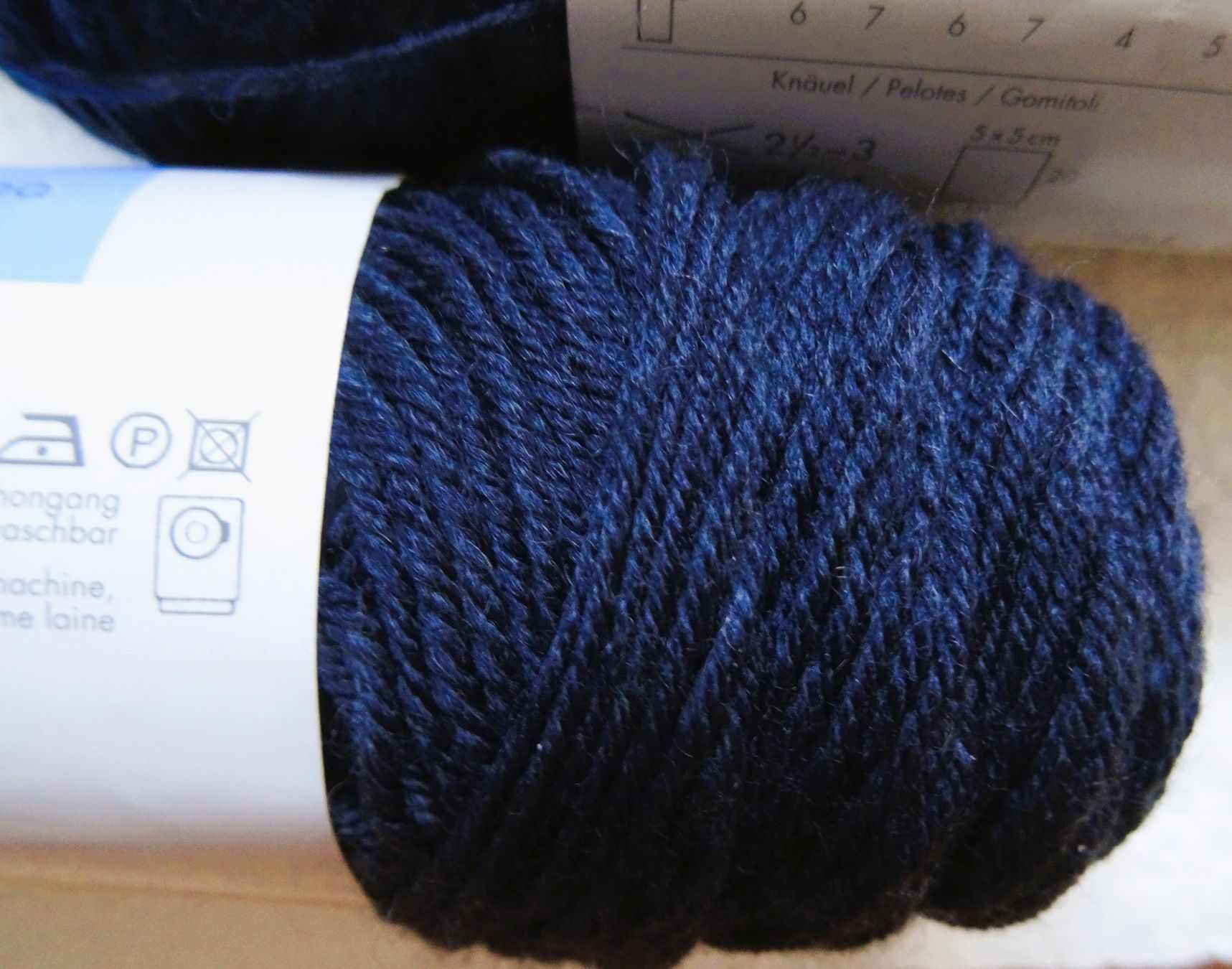 Wolle: 8 Strangen Socken Wolle Blau – Neu und originalverpackt aus Gossau SG von oreliefredy 4