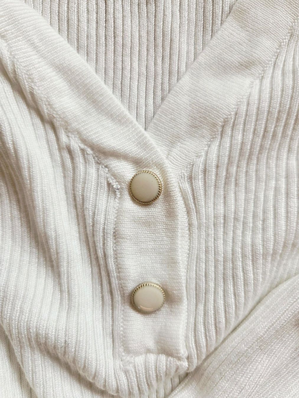 Maglioni & Felpe: Pullover Rippstrick V-Ausschnitt,Rundsaum,ChicoréeGr.M – Usato da Siblingen venduto da Vany_McDougall 4