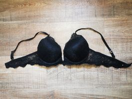 Schöner schwarzer BH mit Spitze, Grösse 75C , Top Zustand!