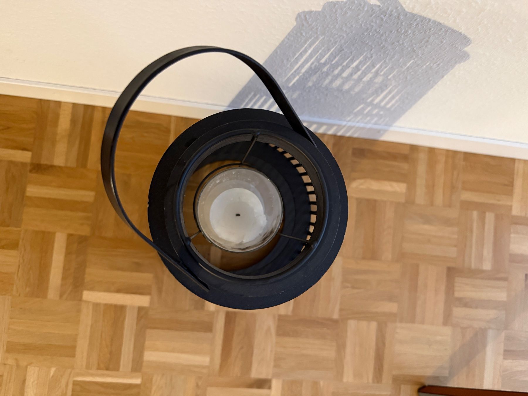Laternen: Windlicht / Laterne schwarz, Holz, – Gebraucht aus Zürich von mij_7zkr 2