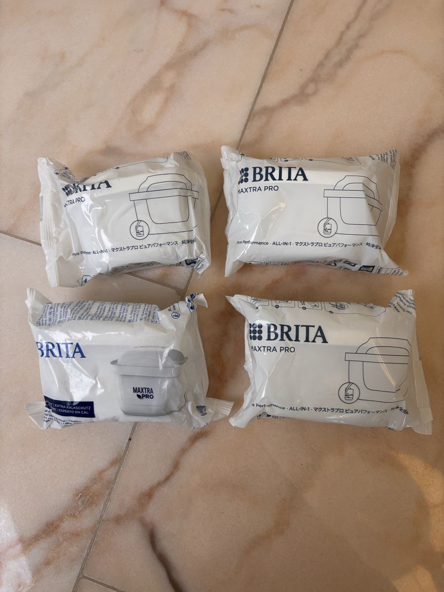 Installations sanitaires: Brita Wasserfilter Karaffe mit 4 Maxtra Pro Filtern – D'occasion à Herrliberg par Nils-Sevy 2