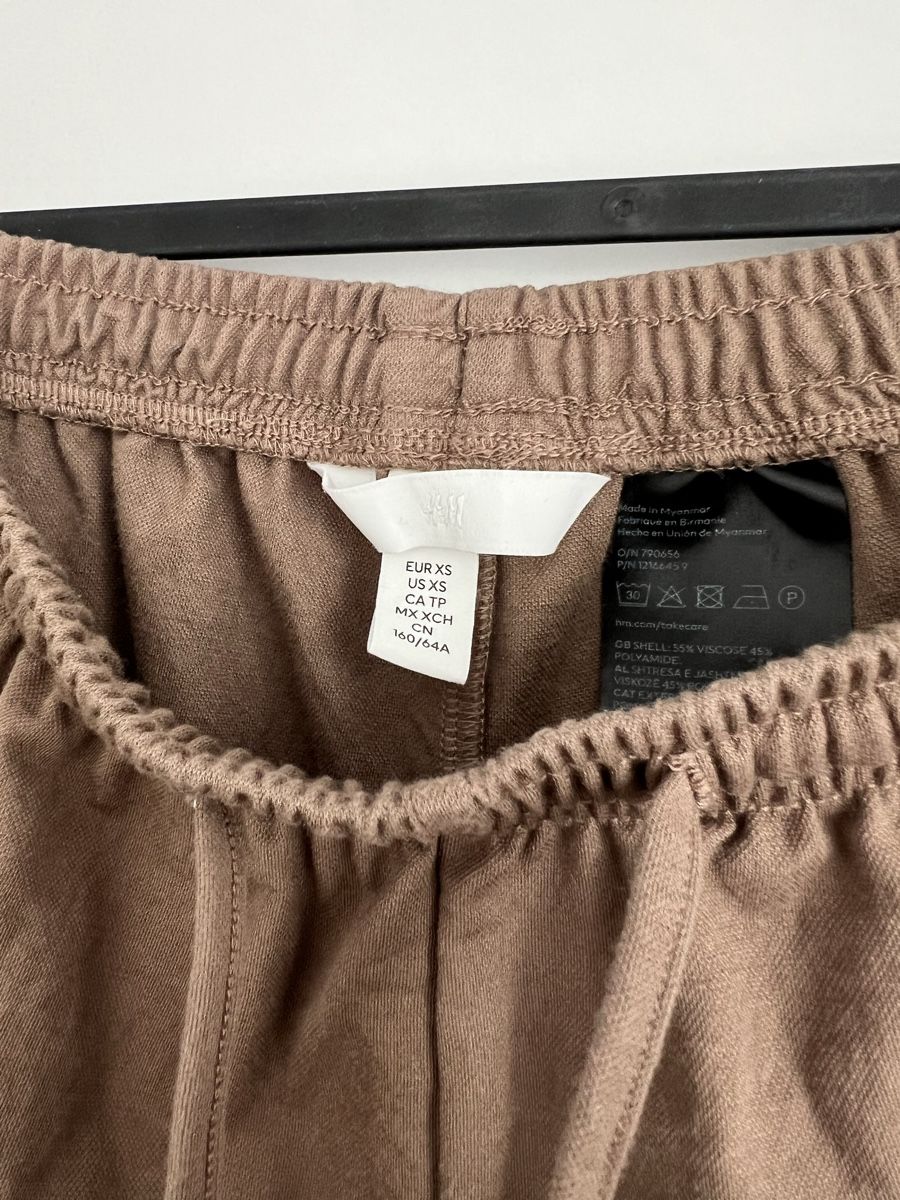 H&M Pantaloni: Braune, lockere Stoffhose H&M – Usato da Gachnang venduto da todressgolden 4