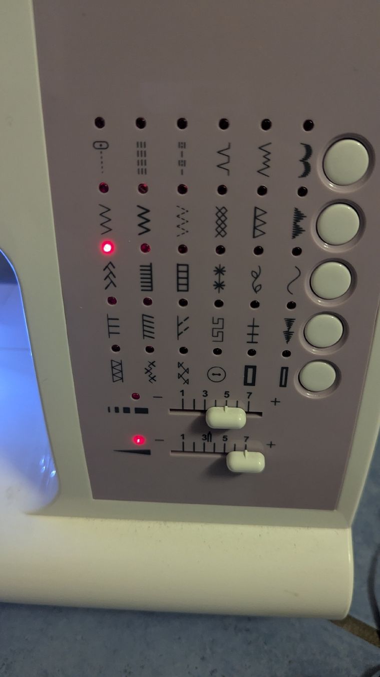 Singer Macchine da cucire: Machine a coudre Singer  – Usato da Ecublens FR venduto da tea_7ljx 5