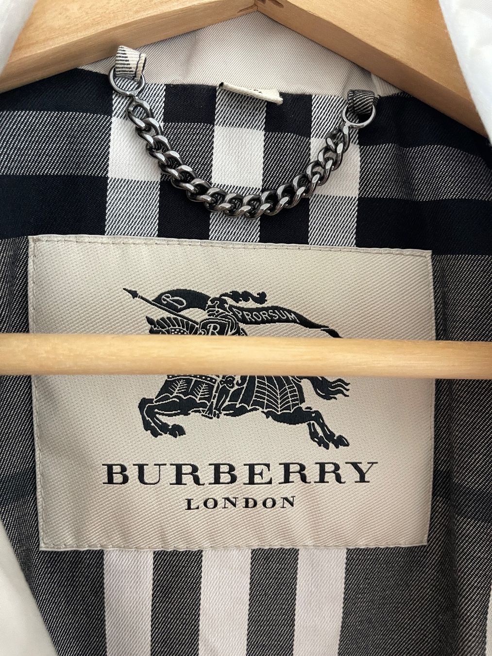 Burberry Cappotti: Original Burberry classic trench coat – Usato da Stäfa venduto da sun_979v 4