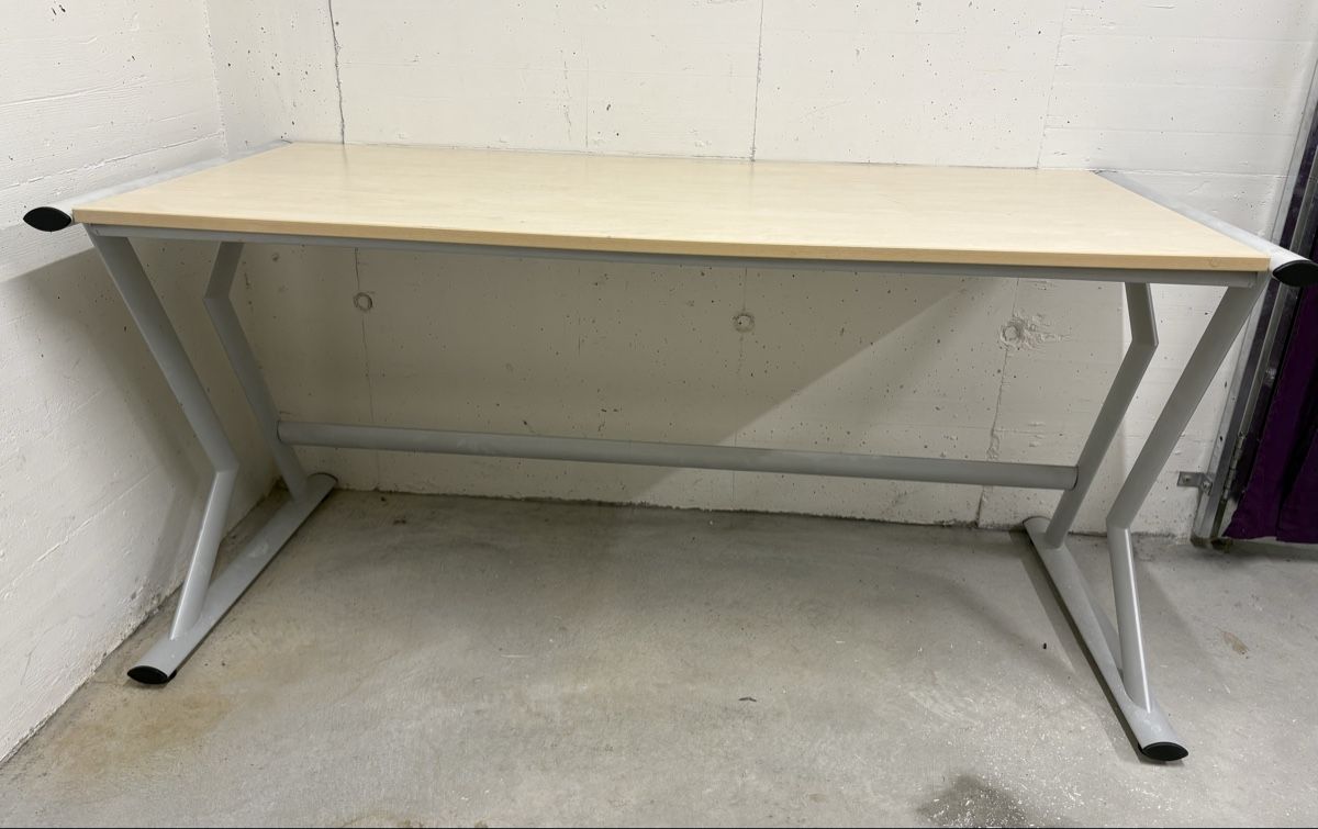 Tische: Pult Tisch – Gebraucht aus Zürich von natalie78 2