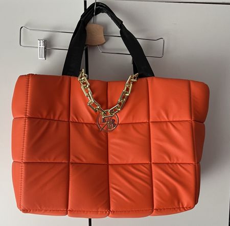 Tasche LB gesteppt orange mit Kettendetail neuwertig