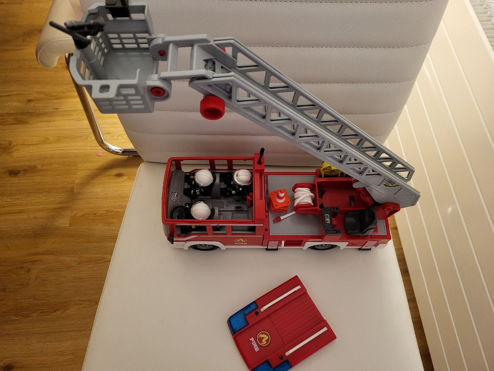 Playmobil Spielzeuge: Playmobil Feuerwehrauto (gebraucht) – Gebraucht aus Buttikon SZ von and_sck5 1