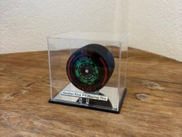 Sauber Kick Pirelli Formel 1 Reifen inkl. Display
